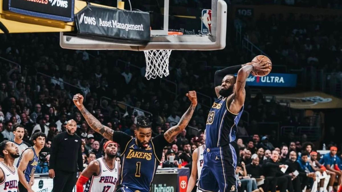 詹姆斯与库里硬核对决：篮球巨星自信论战